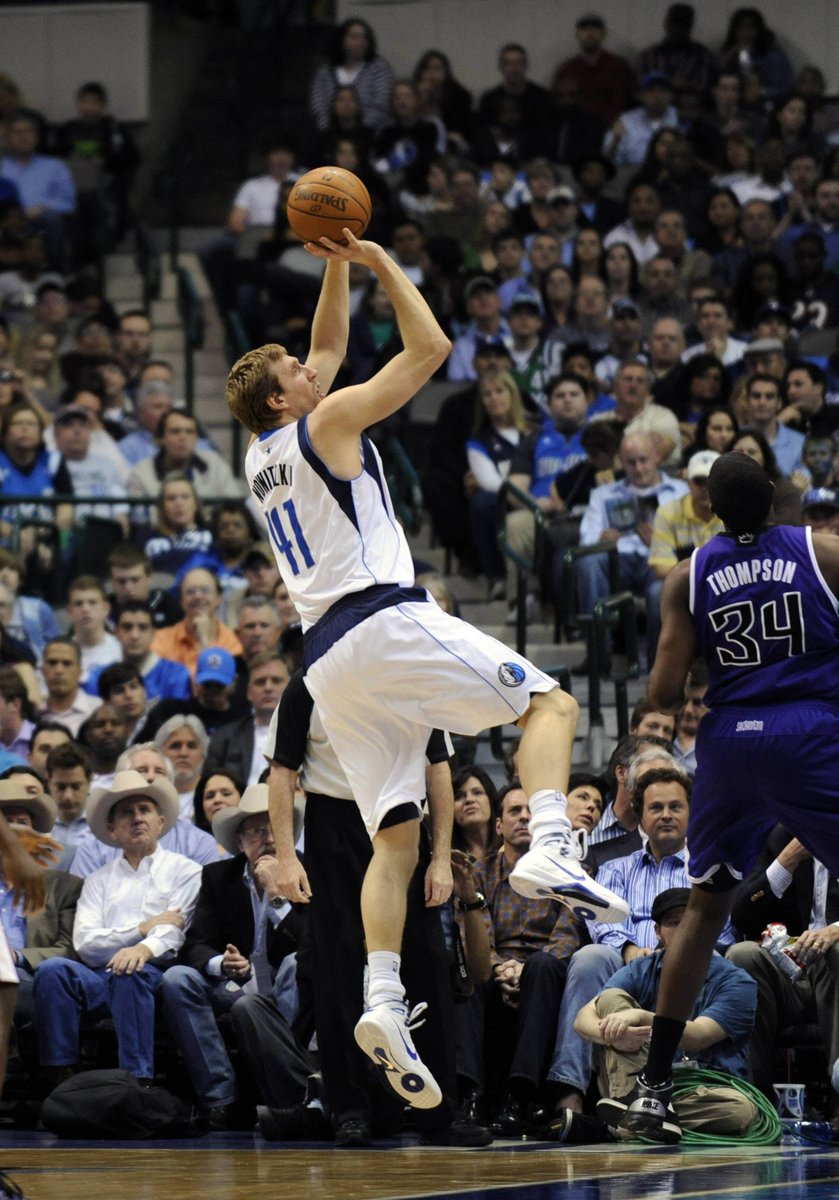 Dirk Nowitzki fadeaway