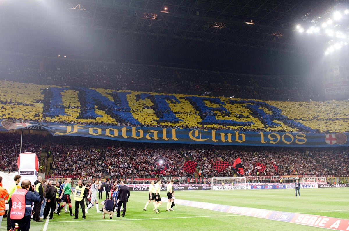 Fans von Inter Mailand im Stadio Giuseppe Meazza.