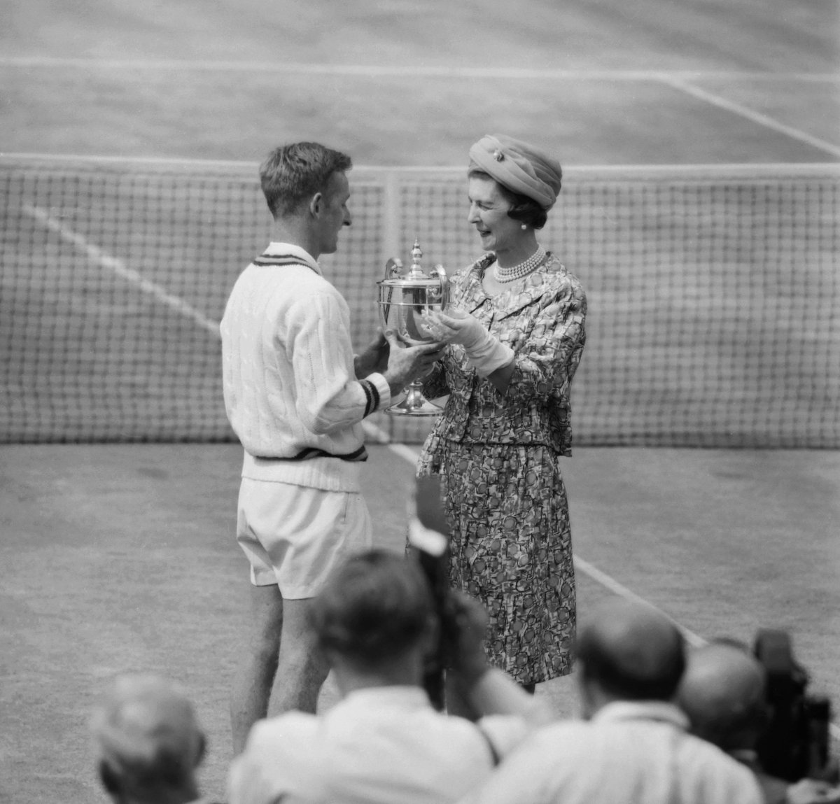 Rod Laver receives trophy