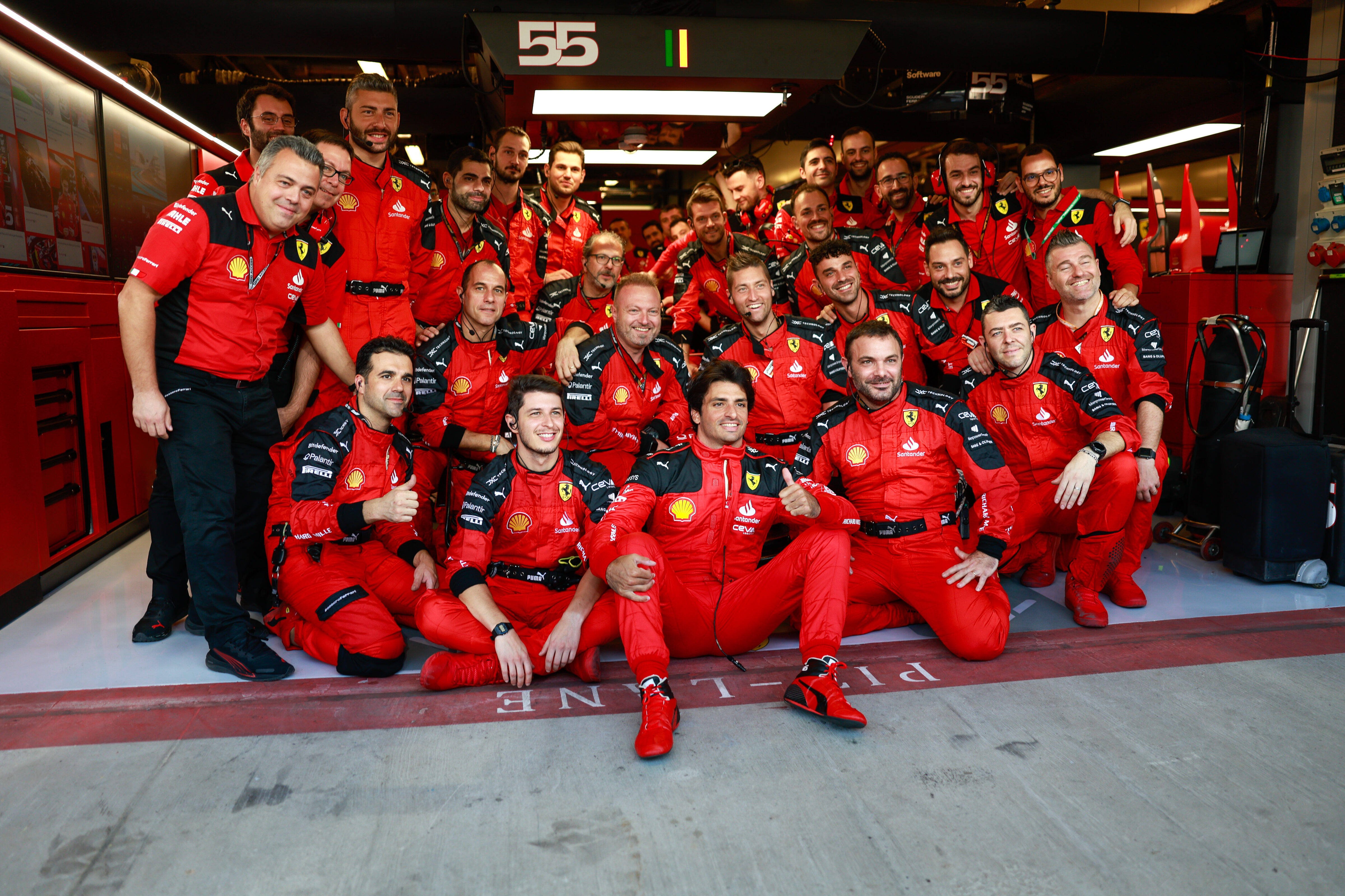 Carlos Sainz with his team during the 2023 Formula 1 Abu Dhabi Grand Prix.