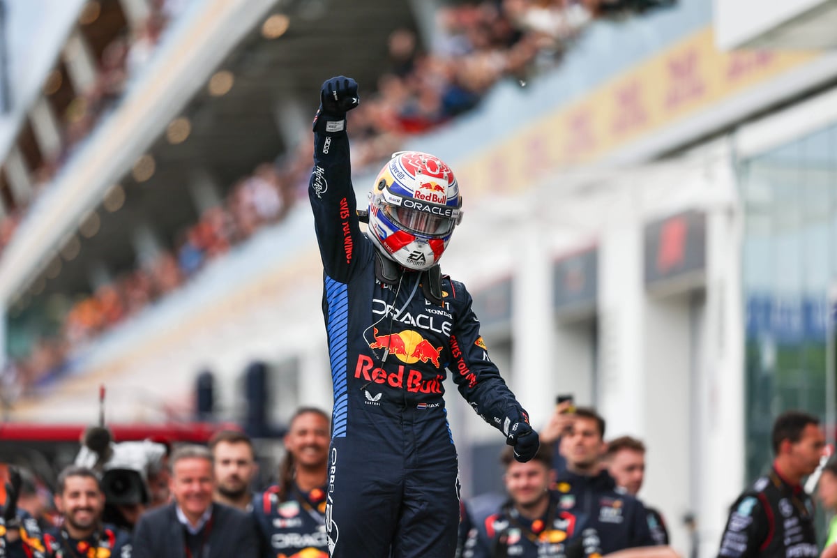 Max Verstappen jubelt nach dem Formel-1-Grand-Prix 2024 von Kanada auf dem Circuit Gilles-Villeneuve in Montreal, Kanada.