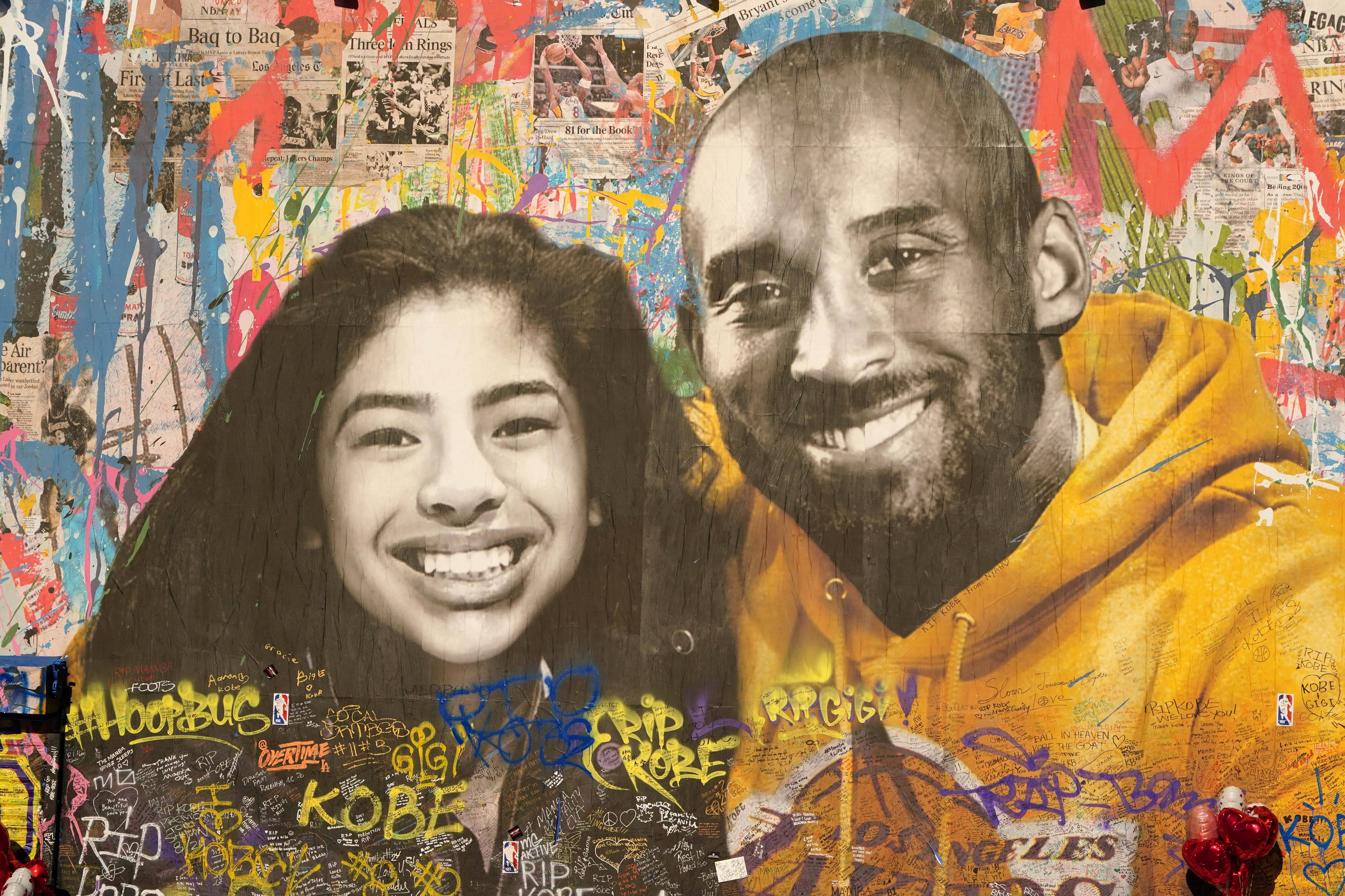 Foto vom Kobe-Bryant-Gedenkbild – Gesamtansicht des Gedenk-Murals zu Ehren von Kobe Bryant.