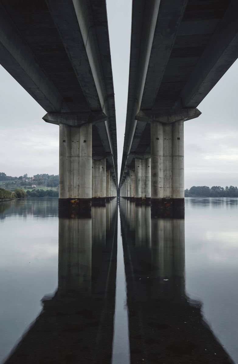 Brücke über einen Fluss